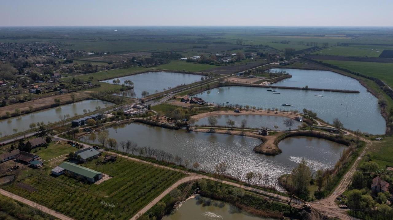 Sun City Vizisport Paradicsom Ходмезёвашархей Экстерьер фото